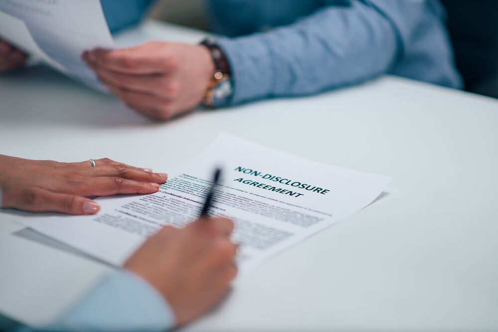 Investitionsvertrag unterzeichnen